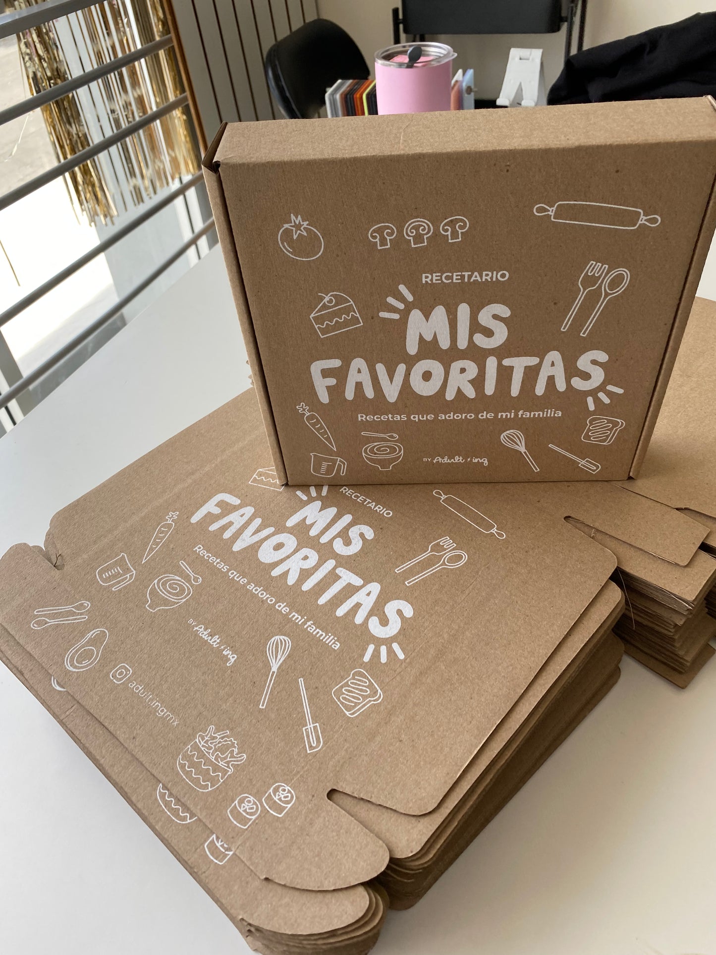 Caja de Cartón 25x26x7 cms
